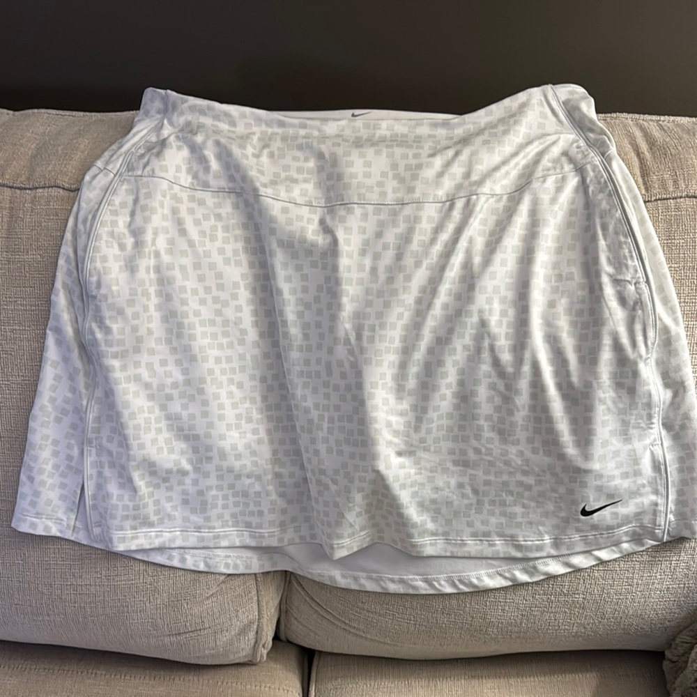 Nike White Patterned Golf Skort